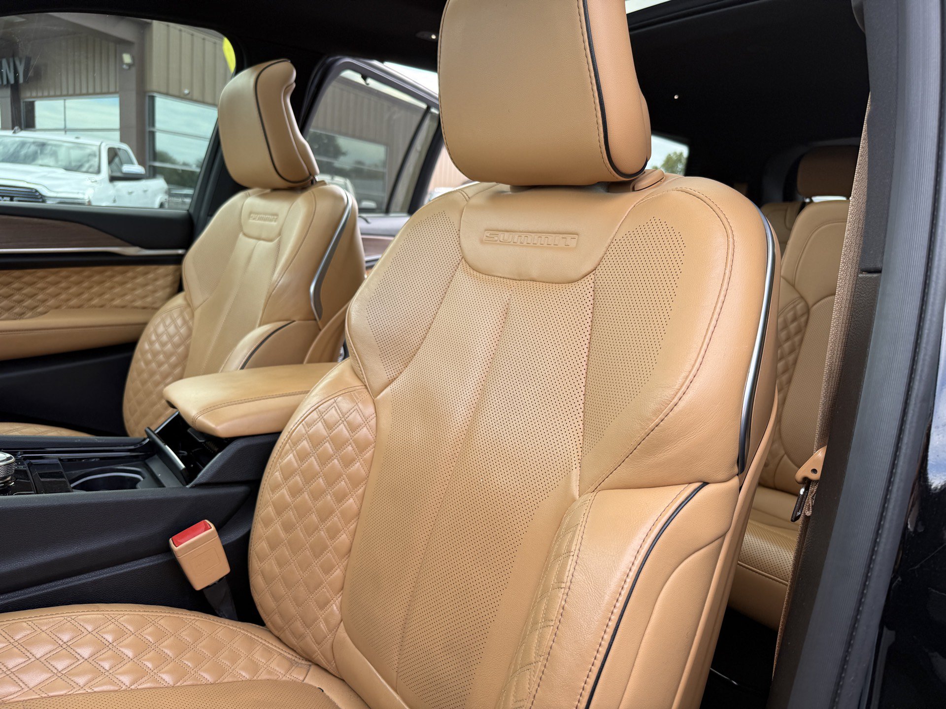 Used 2021 Jeep Grand Cherokee L Summit w/ Luxury Tech Group V AWD/4WD image 29