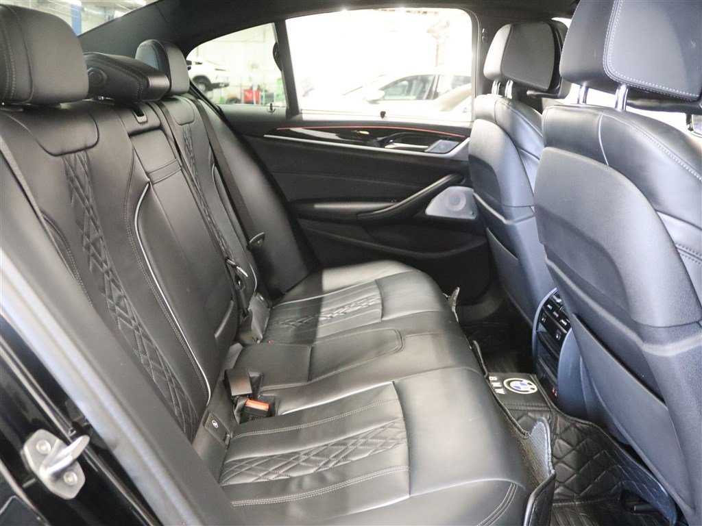 Used 2020 BMW M550i xDrive w/ Executive Package image 15