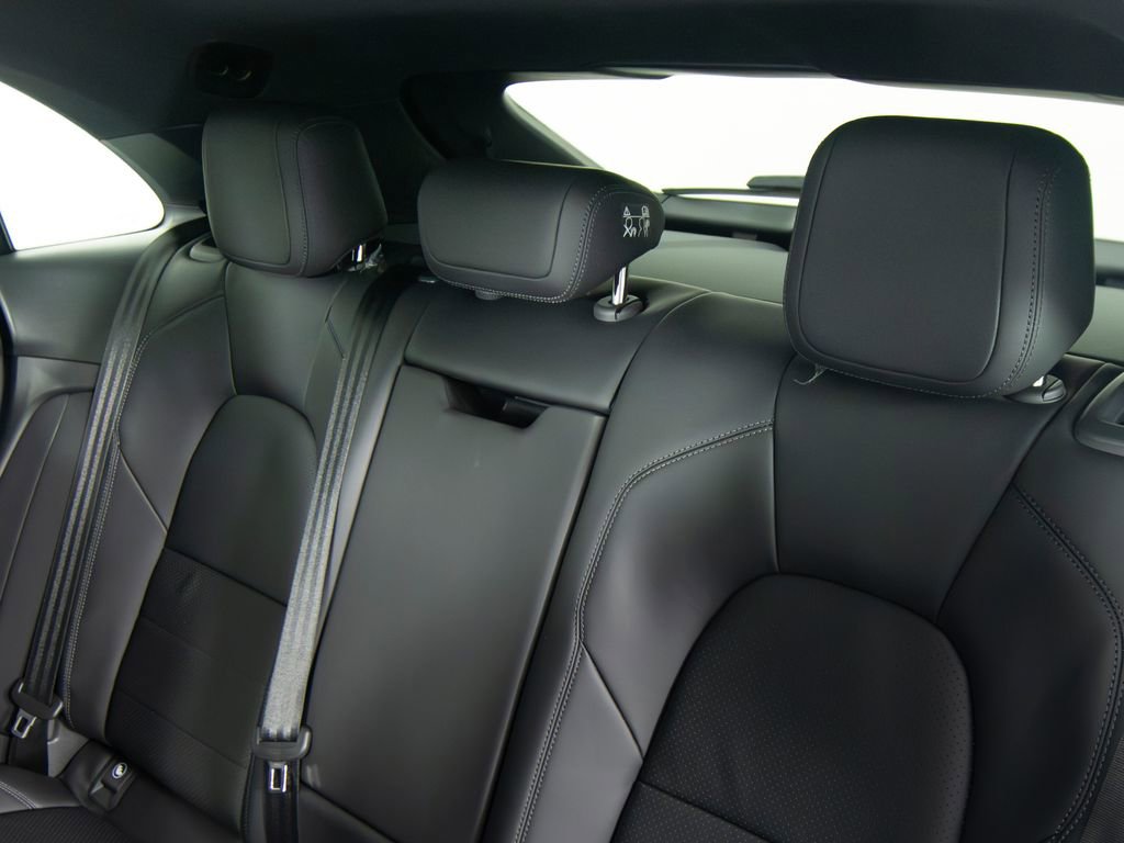 New 2026 Porsche Macan 4 Electric image 38