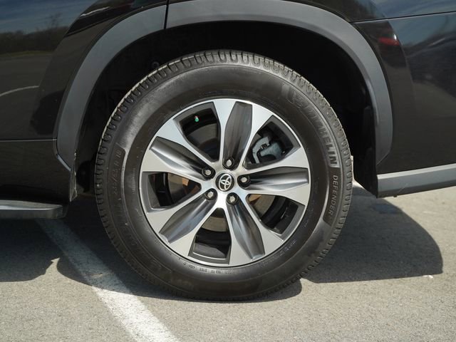 Used 2021 Toyota Highlander XLE image 40
