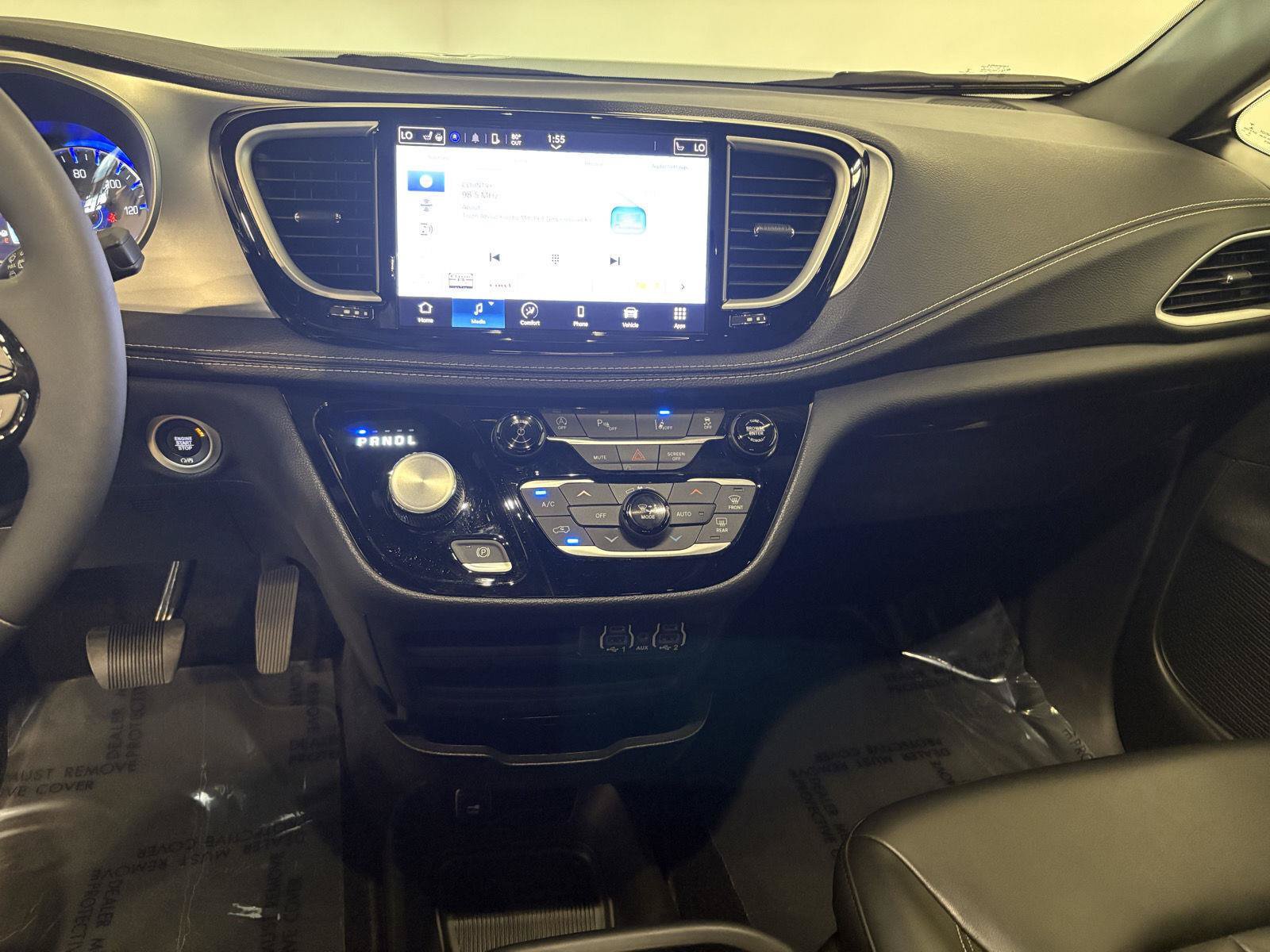 Used 2023 Chrysler Pacifica Touring-L w/ S Appearance Package FWD image 18