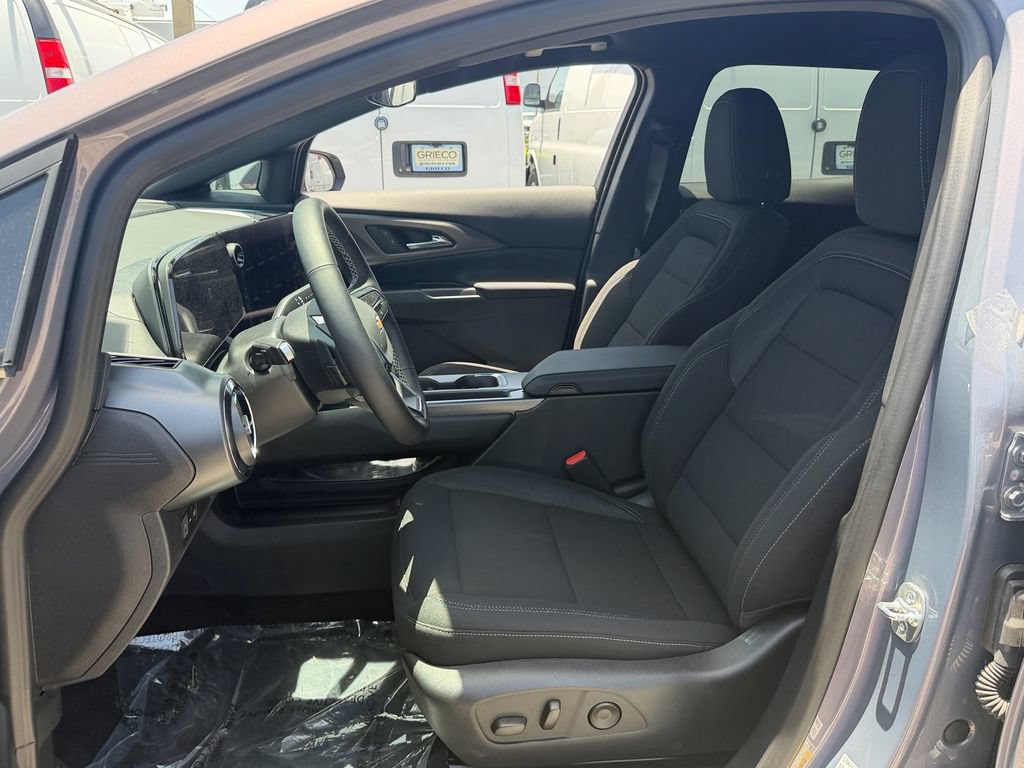 New 2026 Chevrolet Equinox EV LT w/ Comfort Package AWD/4WD image 5