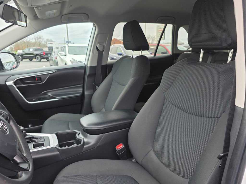 Used 2024 Toyota RAV4 LE AWD/4WD image 10