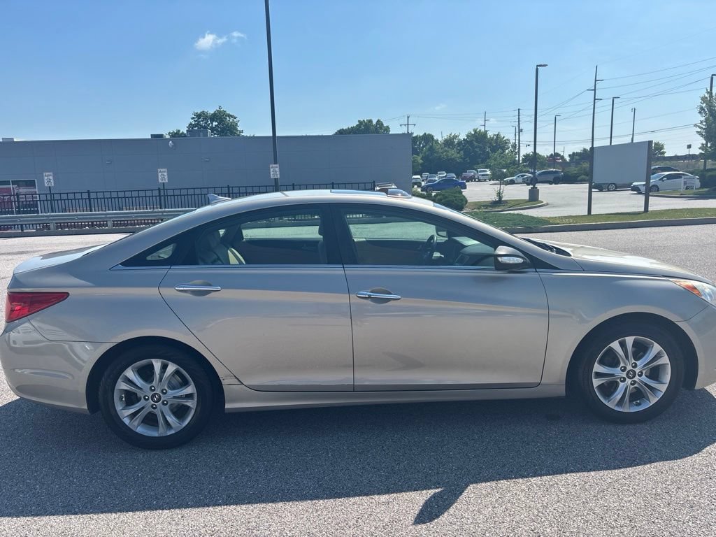 Used 2011 Hyundai Sonata Limited FWD image 2