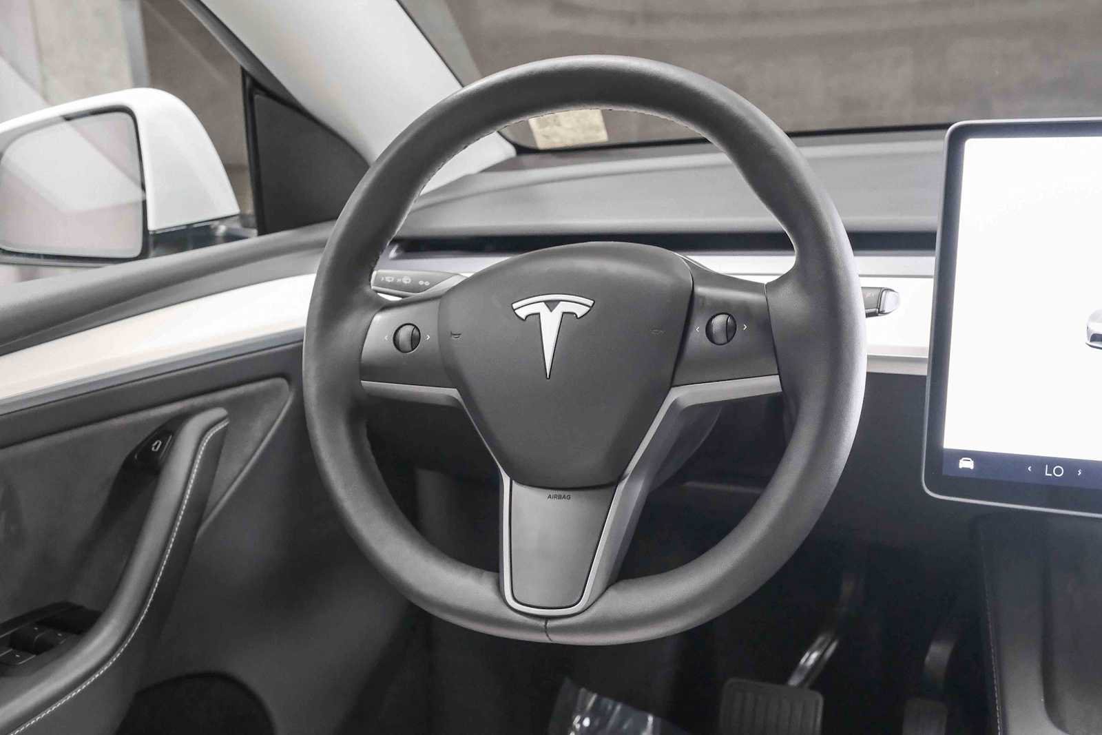 Used 2023 Tesla Model Y AWD image 17
