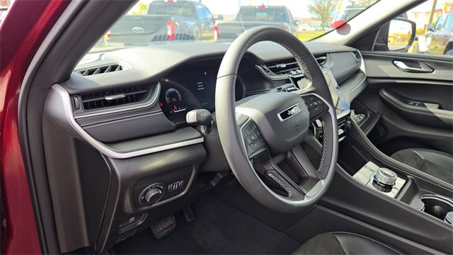 Certified 2023 Jeep Grand Cherokee Altitude image 6