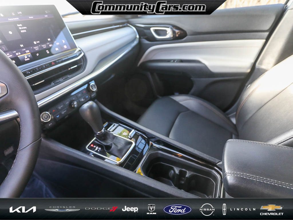 Used 2024 Jeep Compass Limited image 18