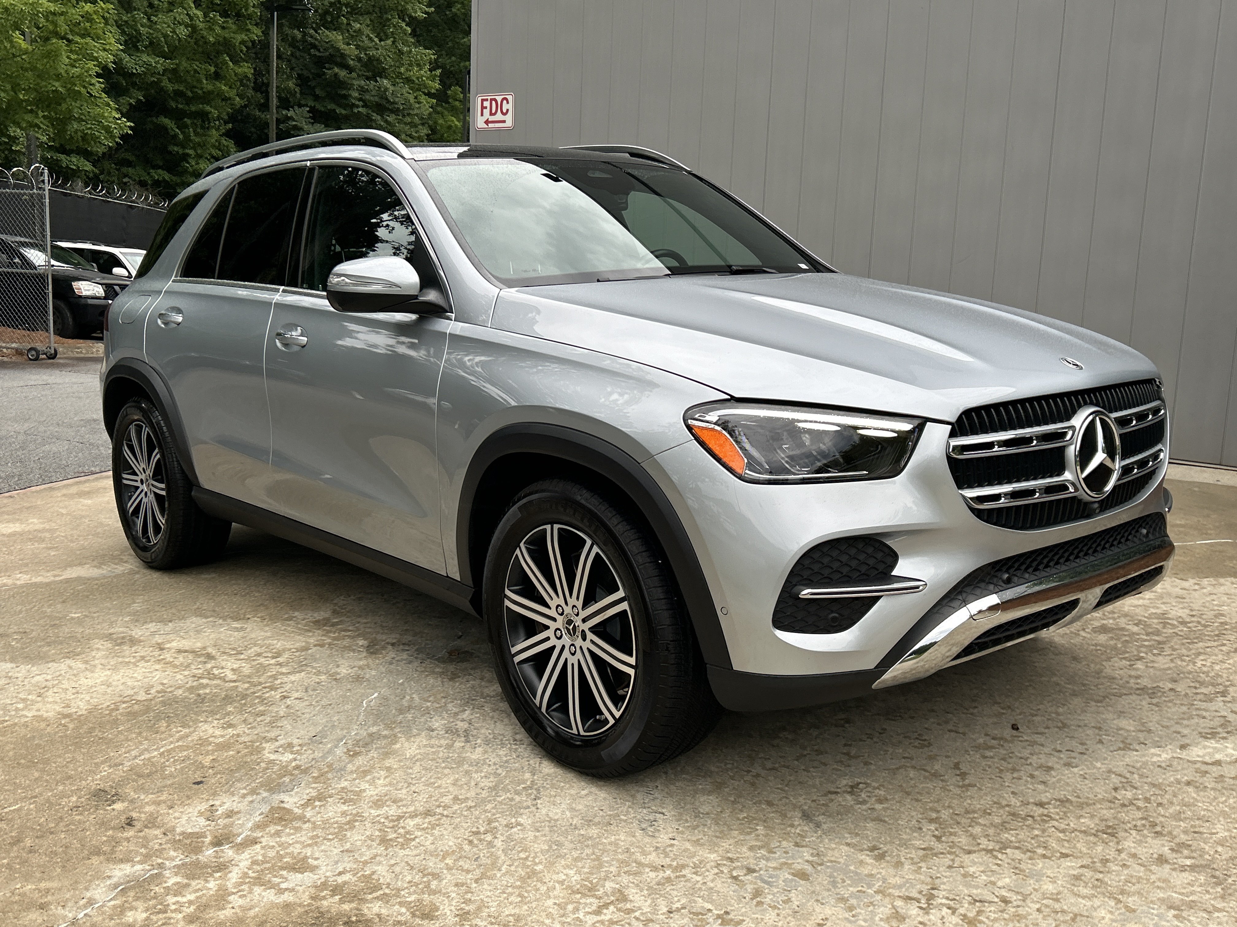 Certified 2025 Mercedes-Benz GLE 450 4MATIC image 4