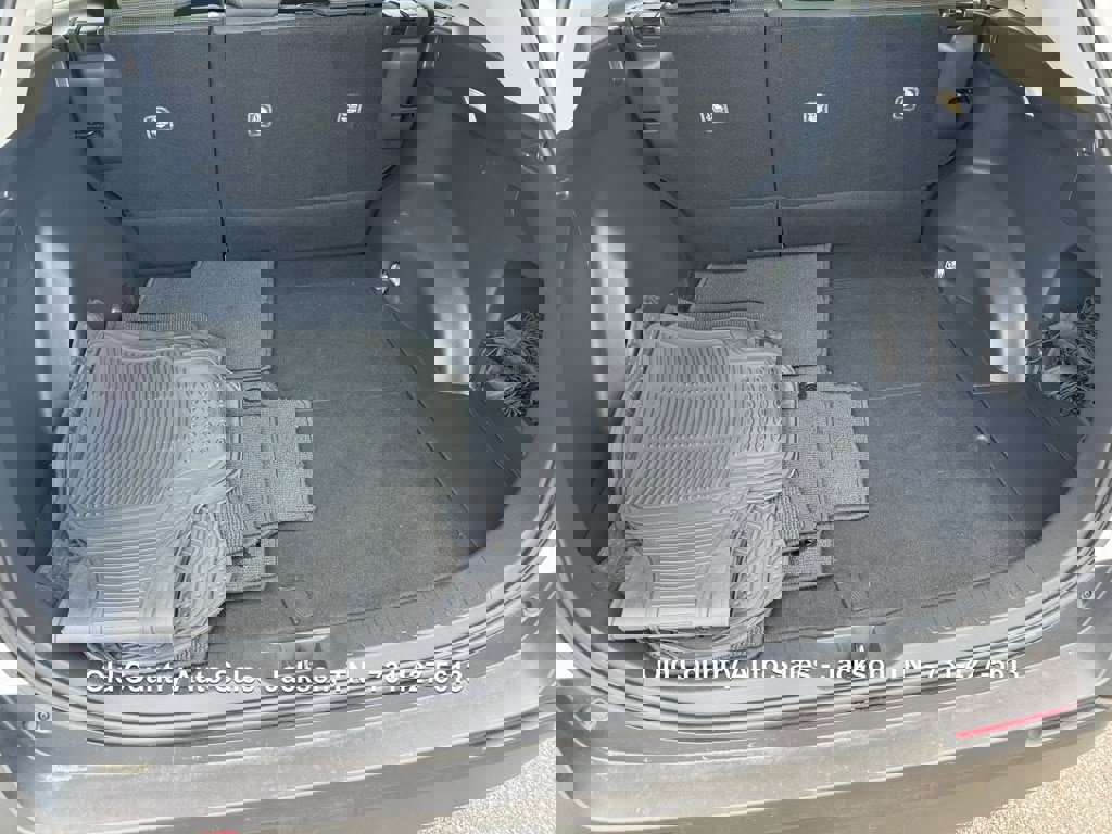 Used 2024 Toyota RAV4 LE image 9