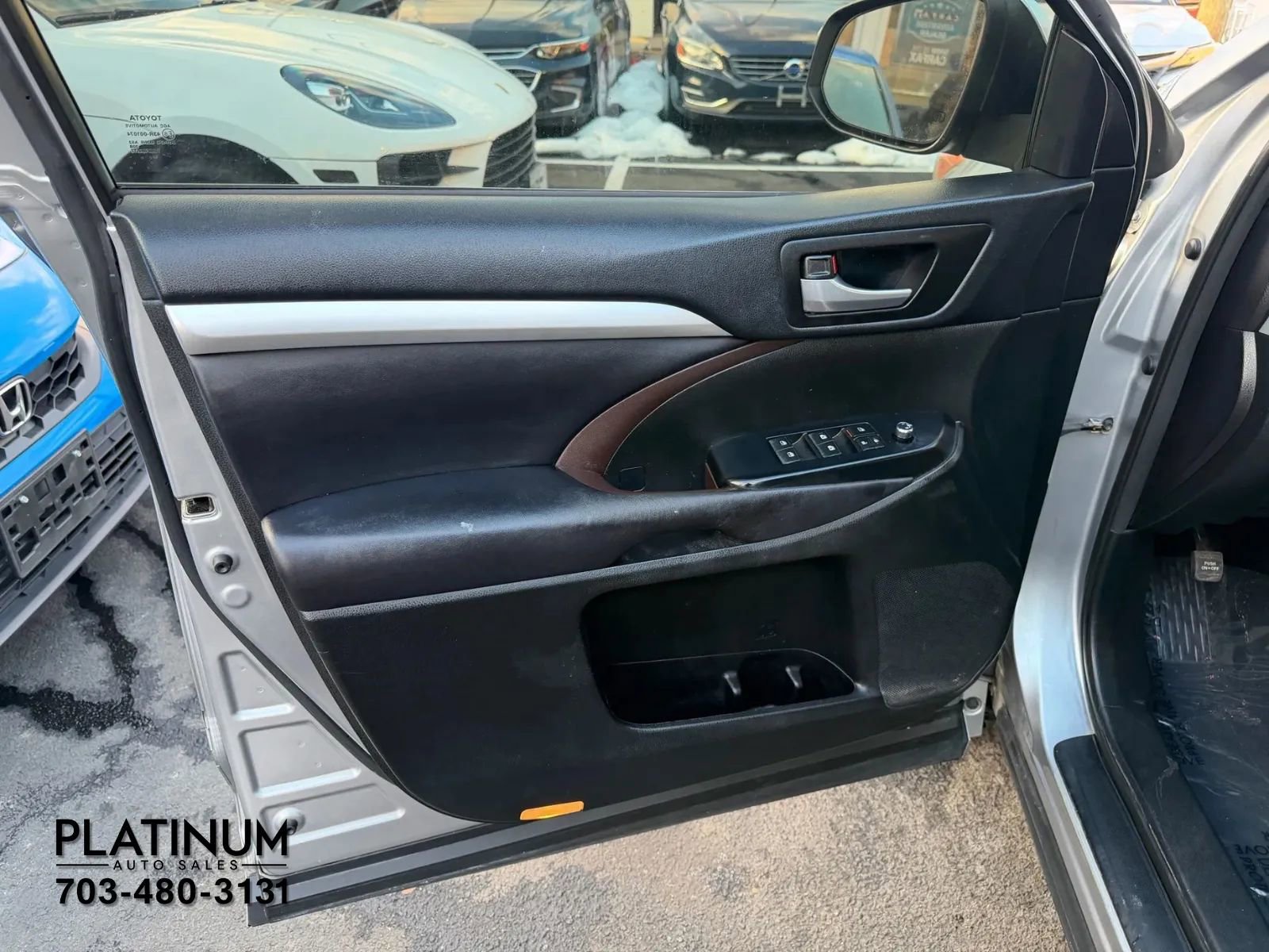 Used 2016 Toyota Highlander XLE image 17