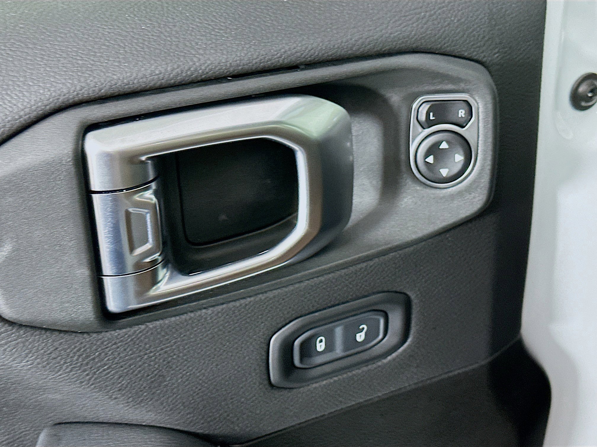 Used 2023 Jeep Wrangler Sahara w/ Cold Weather Group image 15