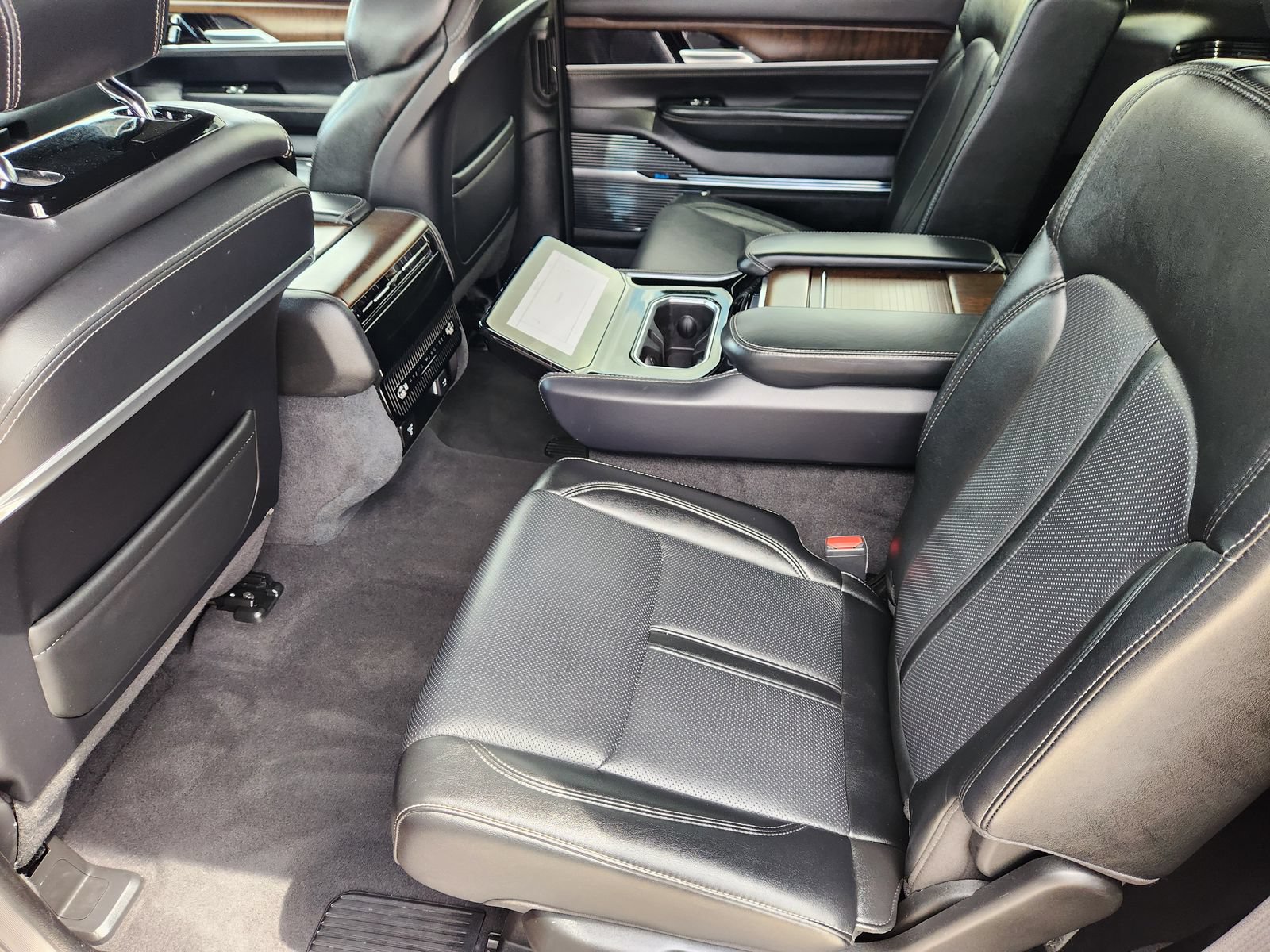 Used 2024 Jeep Grand Wagoneer L 4WD image 29