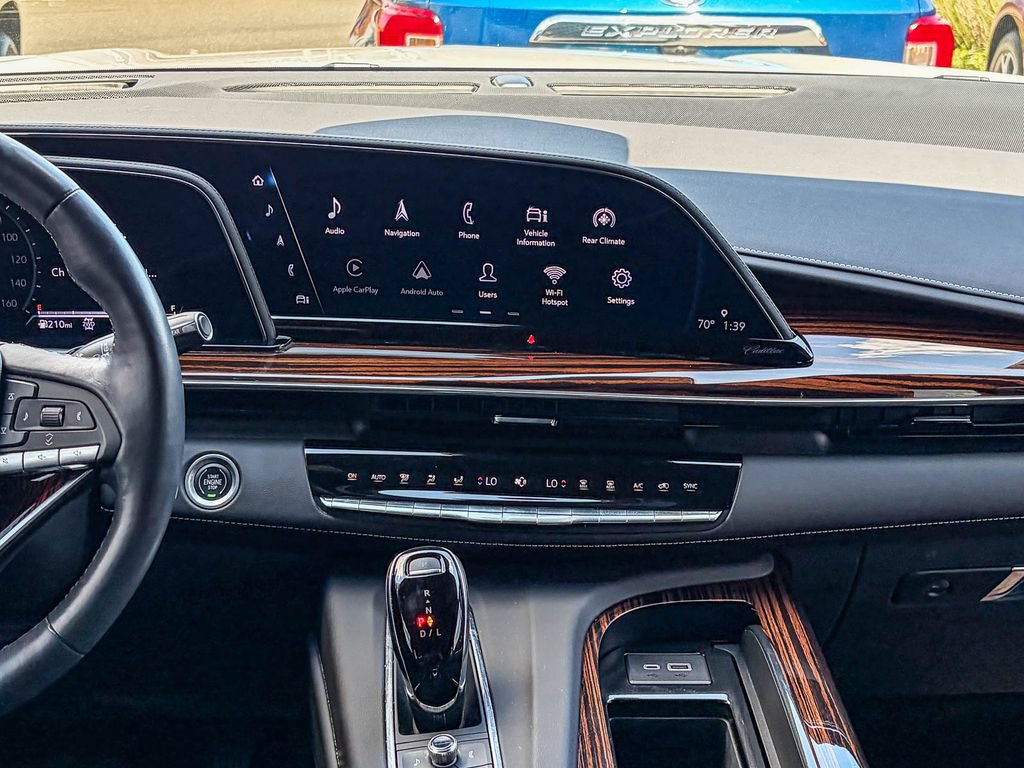 Used 2022 Cadillac Escalade Premium Luxury AWD/4WD image 13