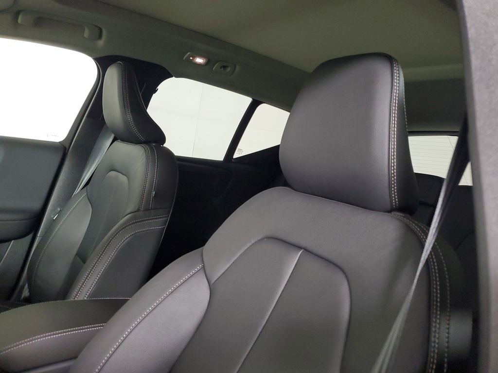 New 2026 Volvo XC40 B5 Core image 23