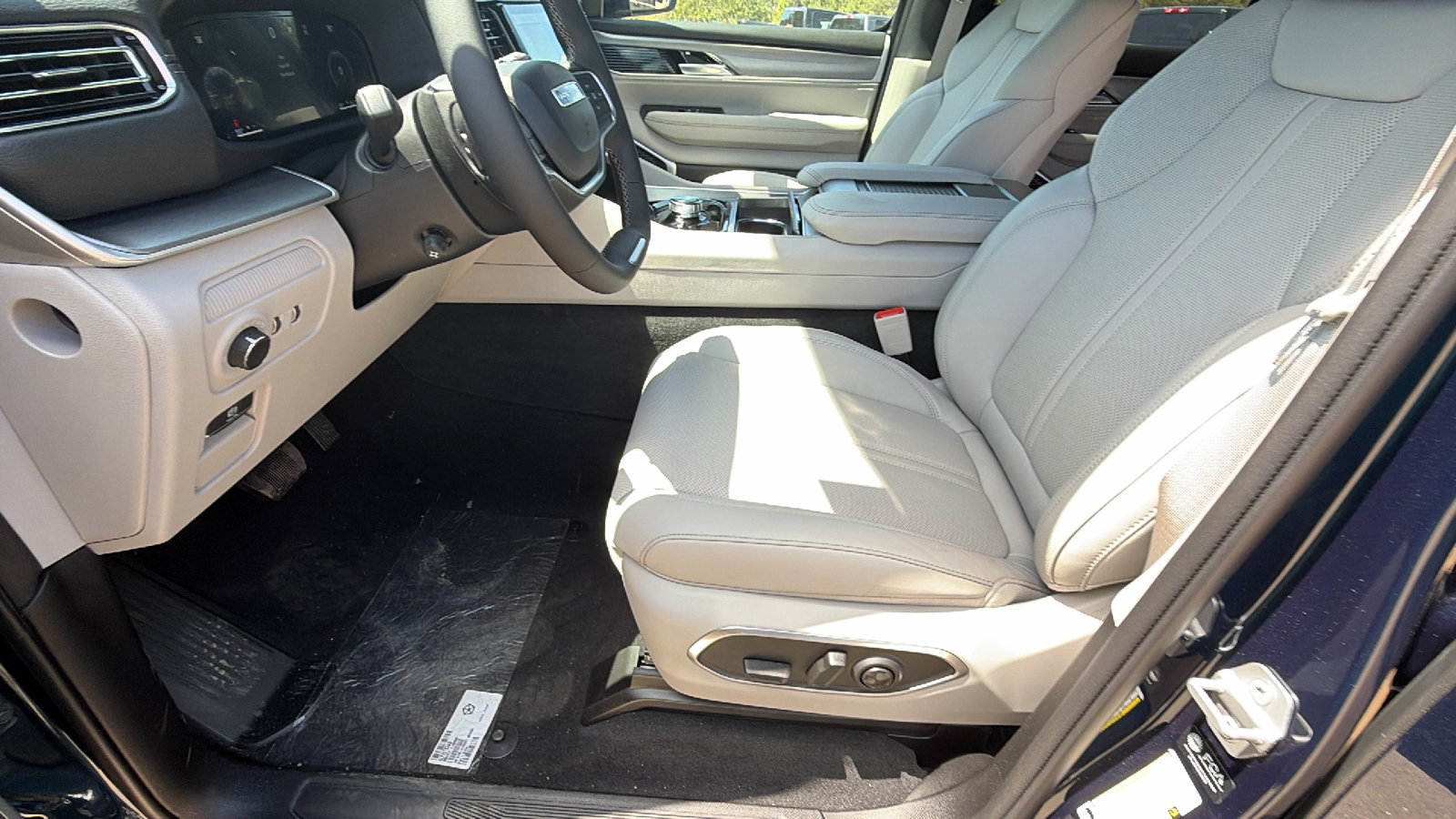 New 2026 Jeep Grand Wagoneer Limited AWD/4WD image 16