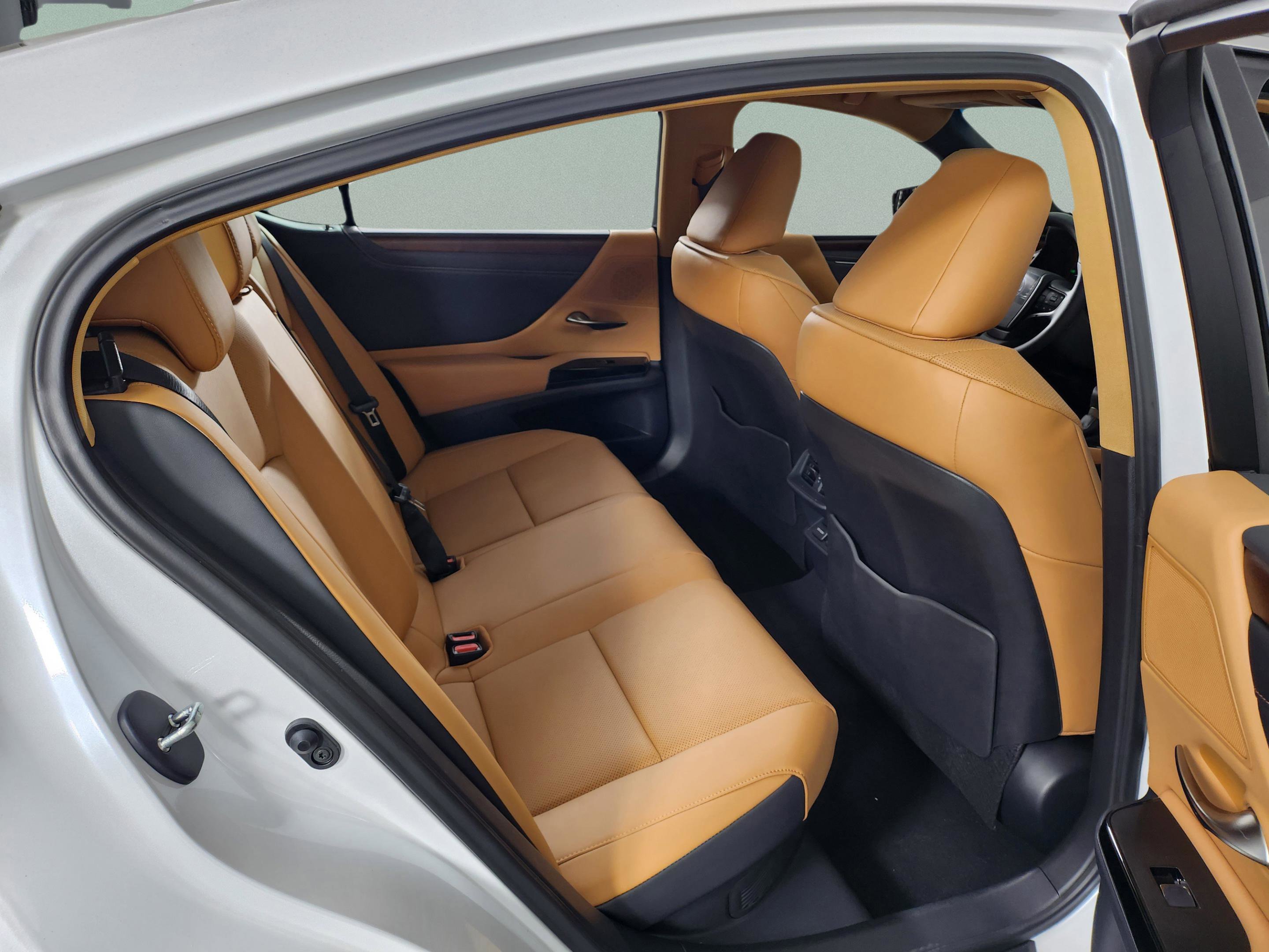 New 2025 Lexus ES 300h w/ Premium Package image 32