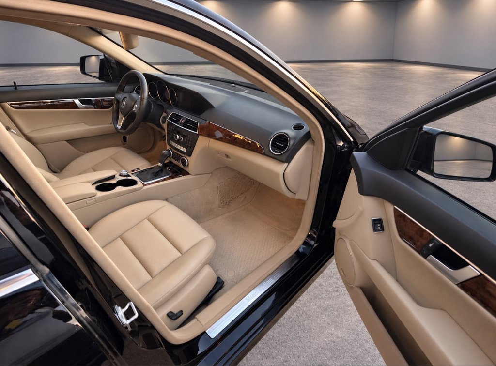 Used 2012 Mercedes-Benz C 300 4MATIC Sedan image 18