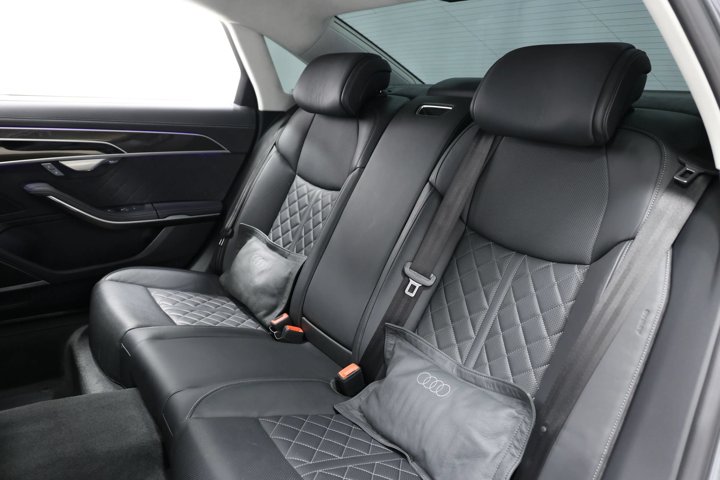 Used 2023 Audi S8 w/ S8 Comfort Plus Package AWD/4WD image 49