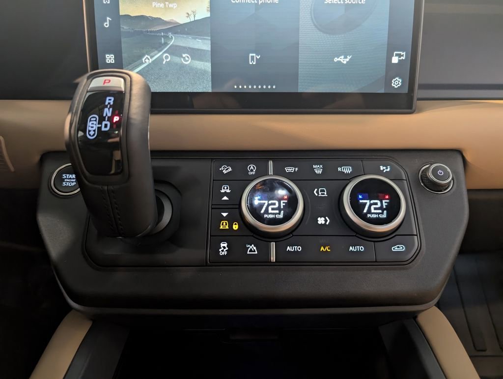 Used 2025 Land Rover Defender 110 X-Dynamic SE image 22