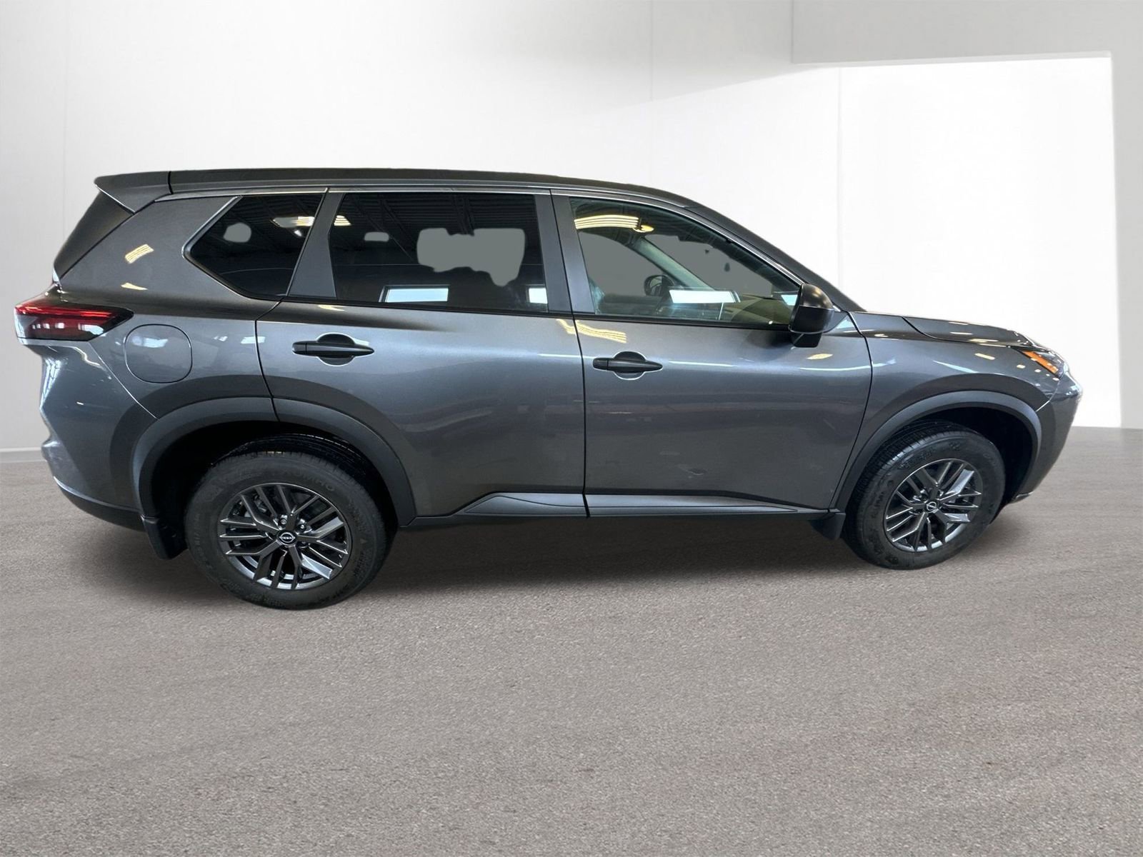 Used 2025 Nissan Rogue S image 35