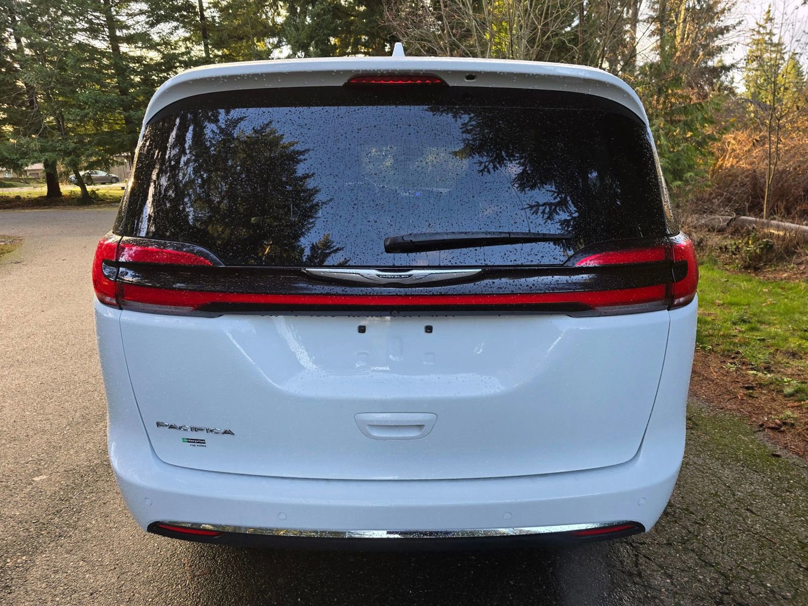 Used 2021 Chrysler Pacifica Touring-L image 4