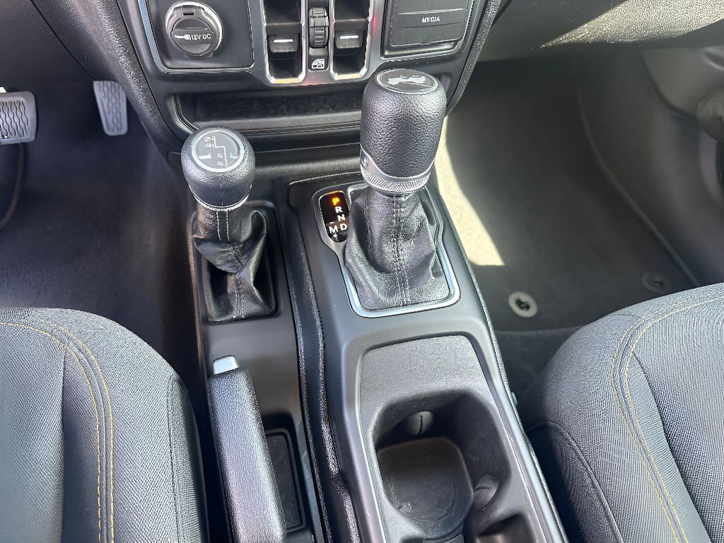 Used 2025 Jeep Wrangler Unlimited Sahara AWD/4WD image 22
