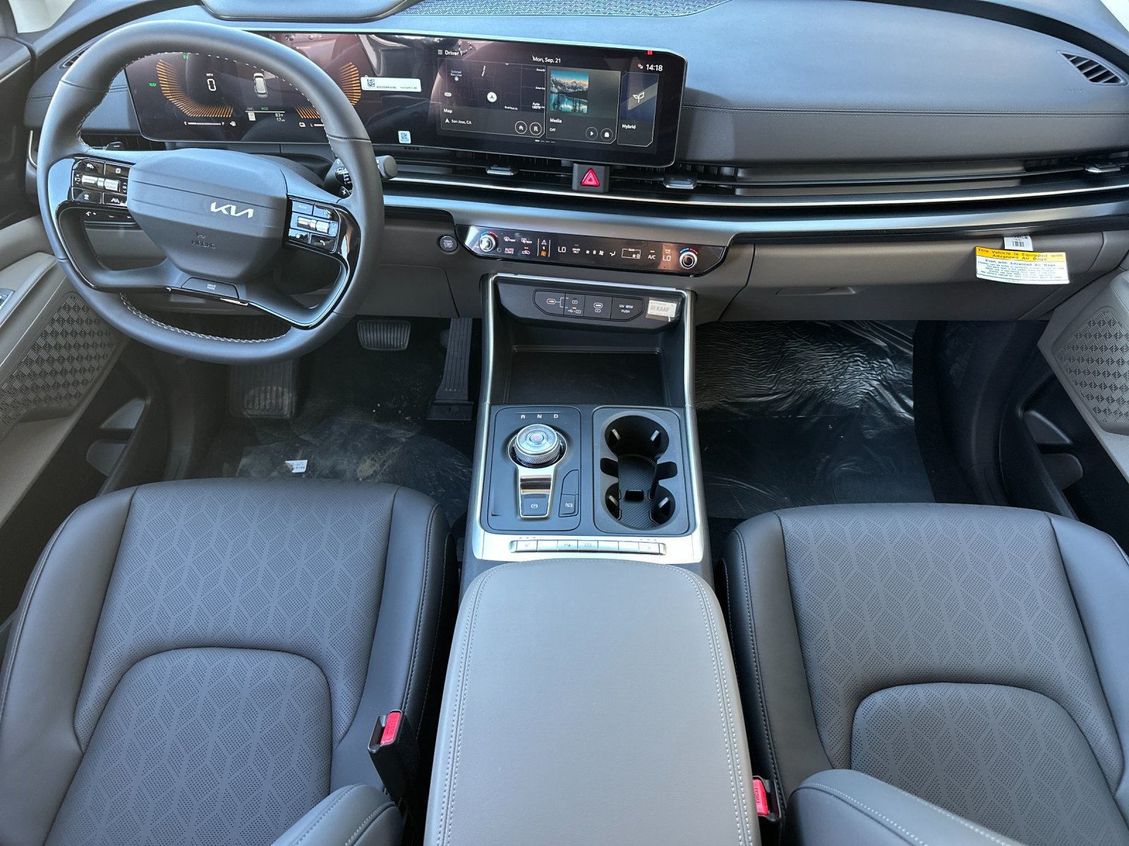 New 2027 Kia Carnival LXS FWD image 13