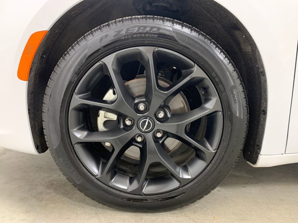 Used 2026 Chrysler Pacifica Limited w/ S Appearance Package FWD image 5
