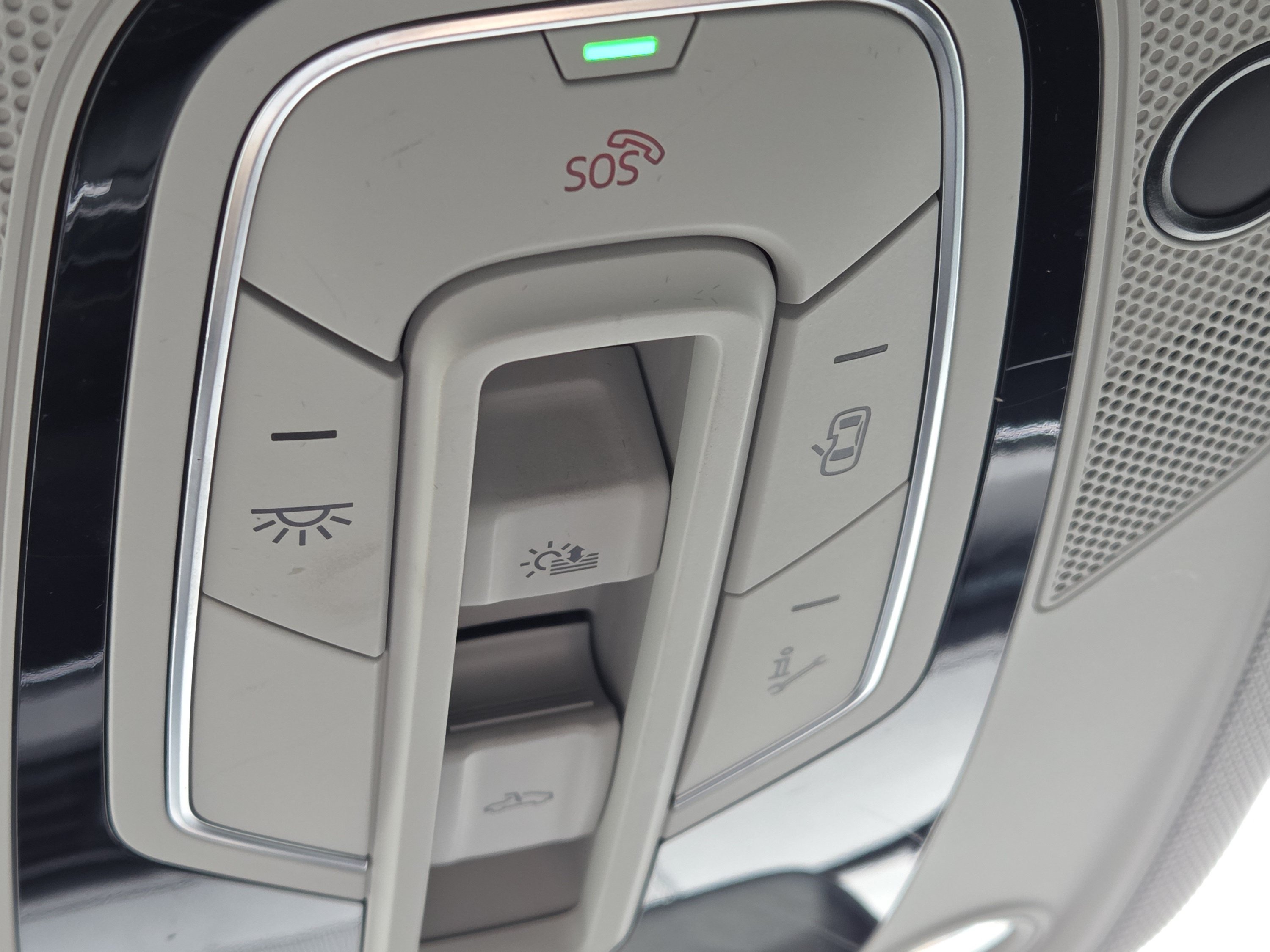Used 2022 Audi e-tron Premium w/ Convenience Plus Package AWD/4WD image 36
