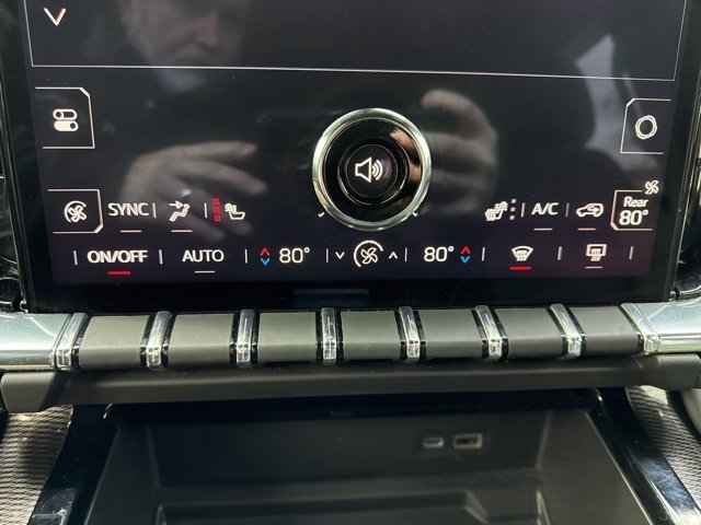 Used 2025 GMC Yukon XL Elevation image 44