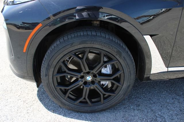 Used 2023 BMW X7 xDrive40i w/ Premium Package image 12