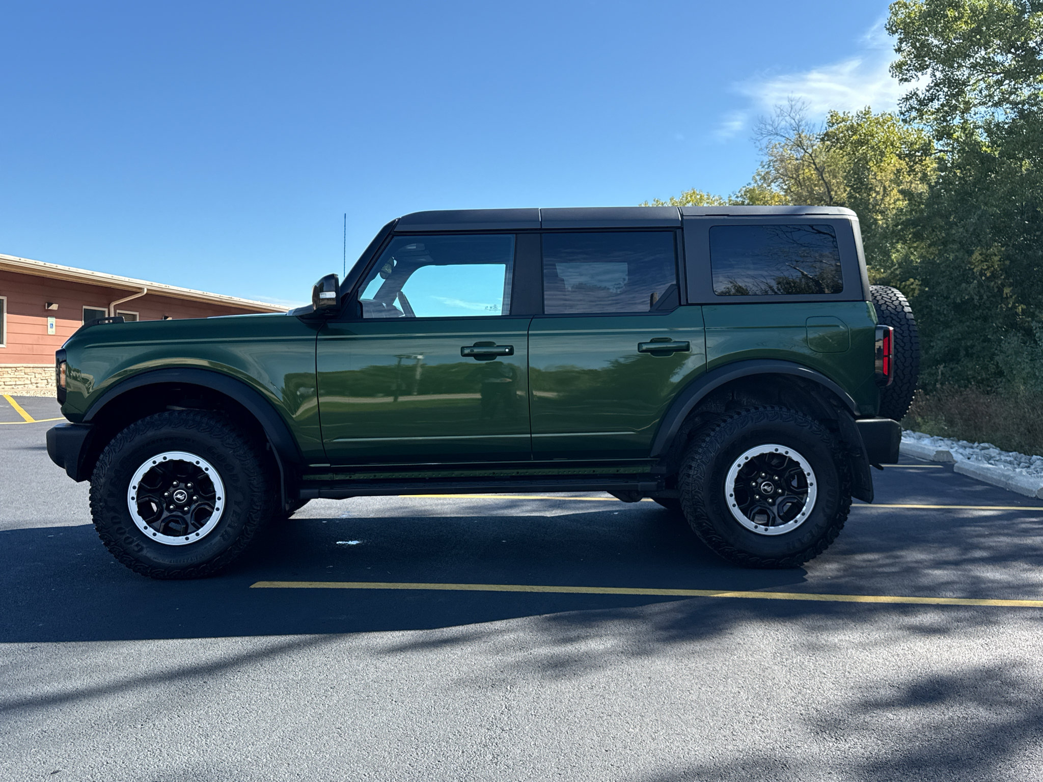 Used 2023 Ford Bronco Outer Banks w/ Sasquatch Package AWD/4WD image 9
