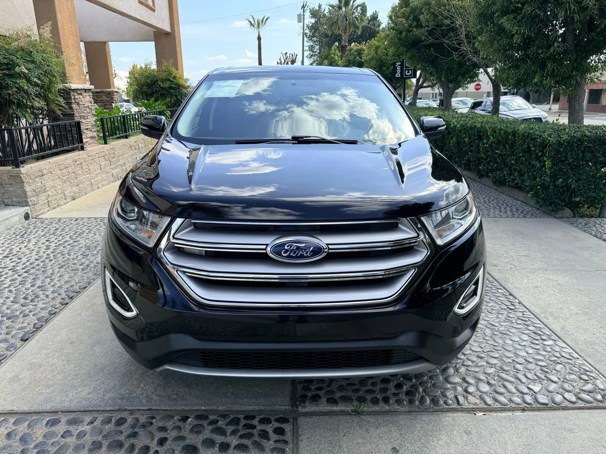 Used 2018 Ford Edge Titanium image 2