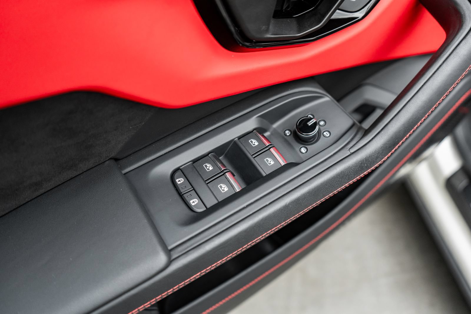 Used 2023 Lamborghini Urus S AWD/4WD image 24