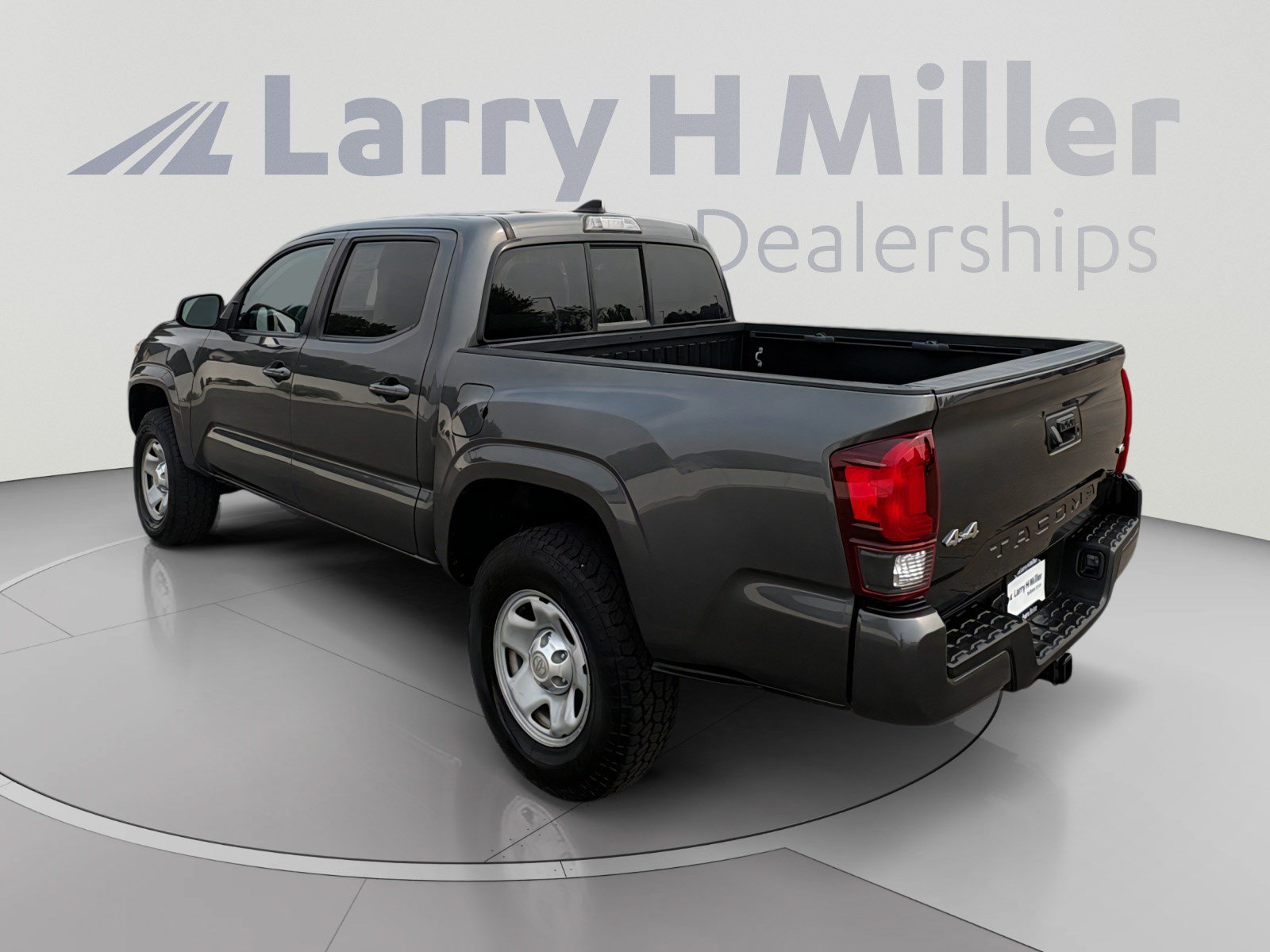 Used 2019 Toyota Tacoma SR AWD/4WD image 3