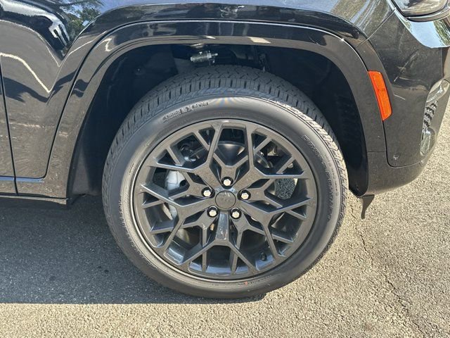 New 2025 Jeep Grand Cherokee Summit image 12