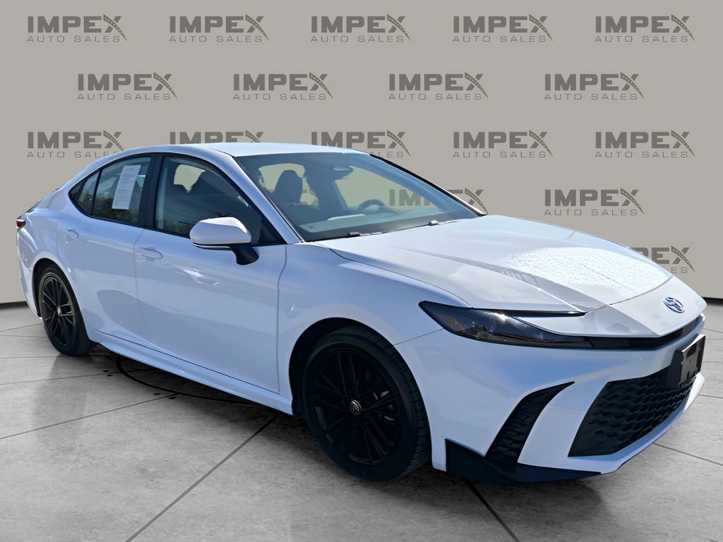 Used 2025 Toyota Camry SE image 7