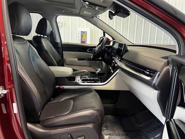 Used 2024 Kia Carnival SX Prestige image 32