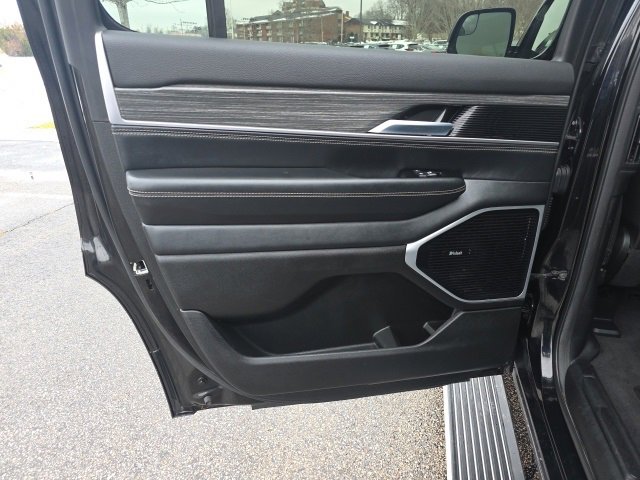 Used 2022 Jeep Wagoneer Series III w/ Premium Group I image 21