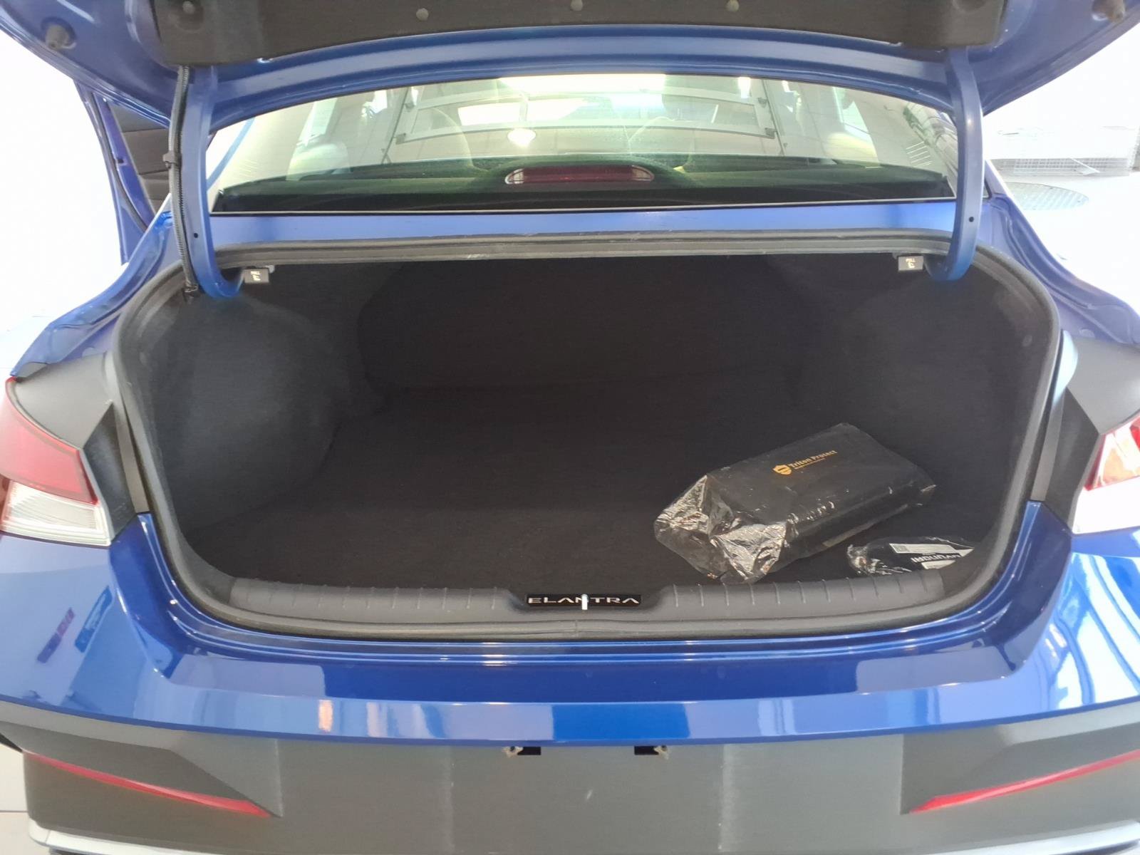 Certified 2025 Hyundai Elantra Sport FWD image 18