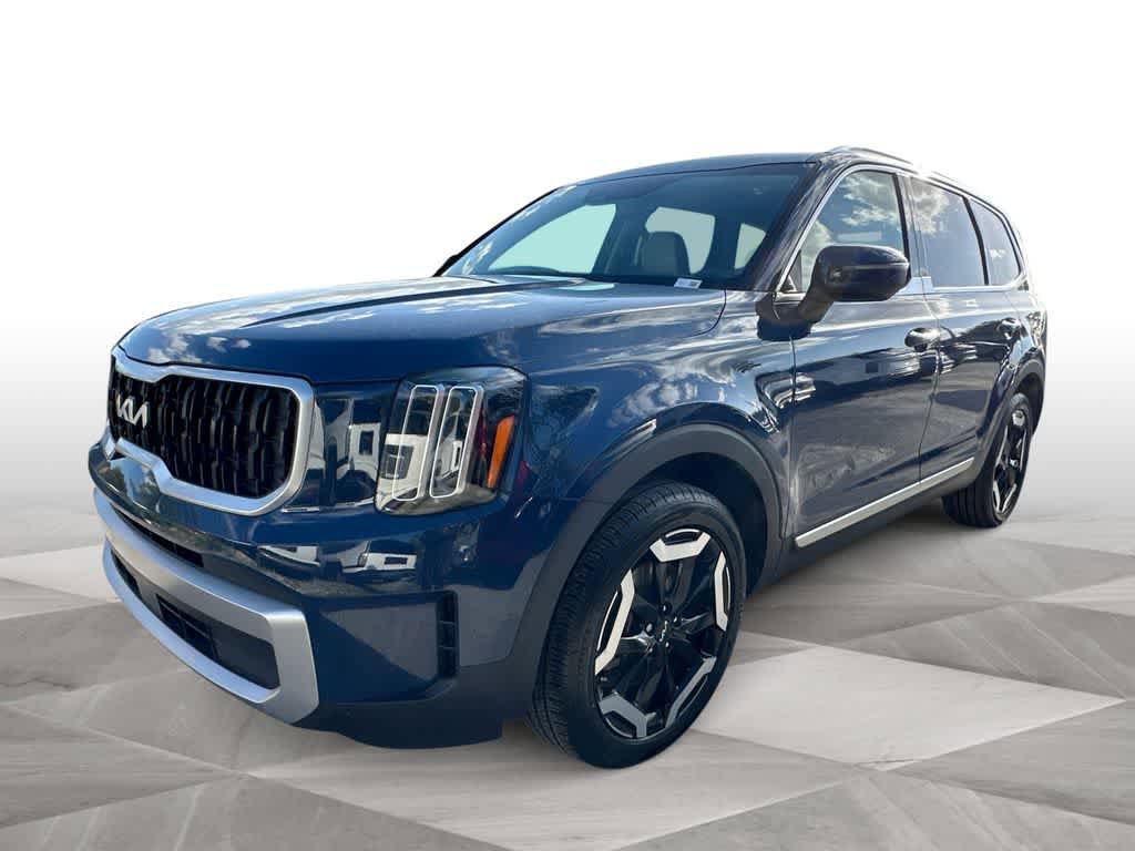 Used 2023 Kia Telluride EX w/ EX Captain's Chair Package FWD image 4