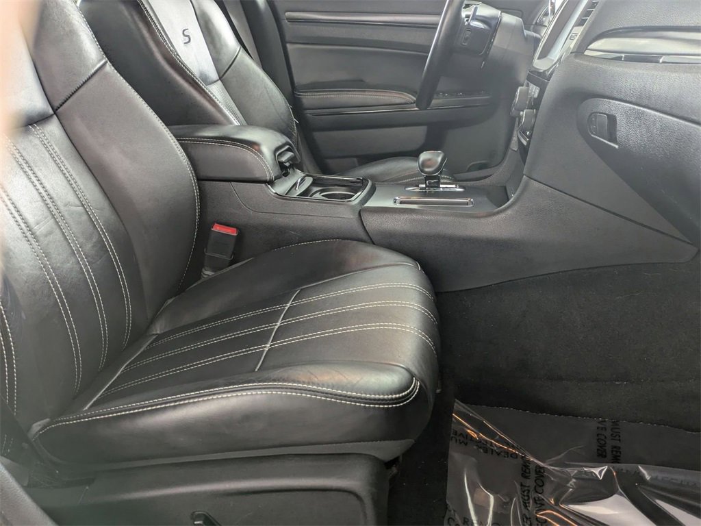 Used 2014 Chrysler 300 S image 32
