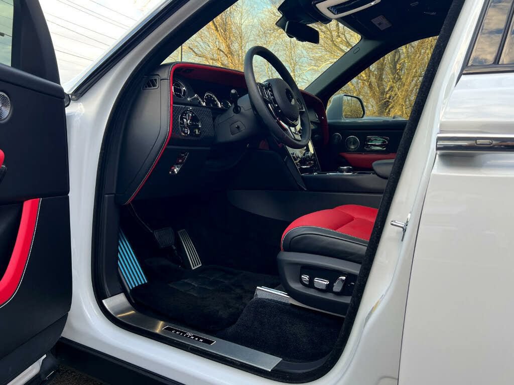 Used 2022 Rolls-Royce Cullinan Black Badge AWD/4WD image 36