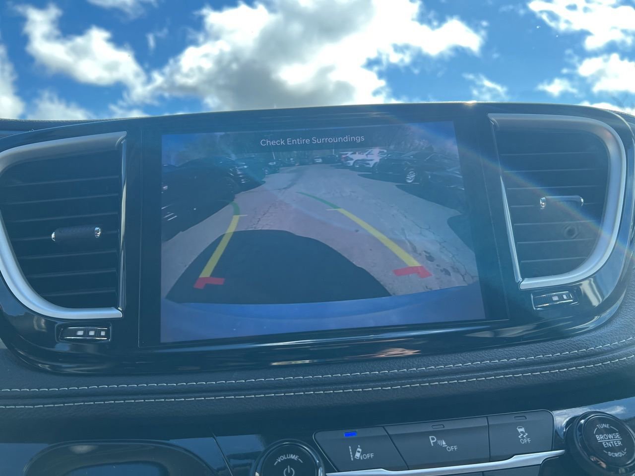 Used 2024 Chrysler Pacifica Select image 27