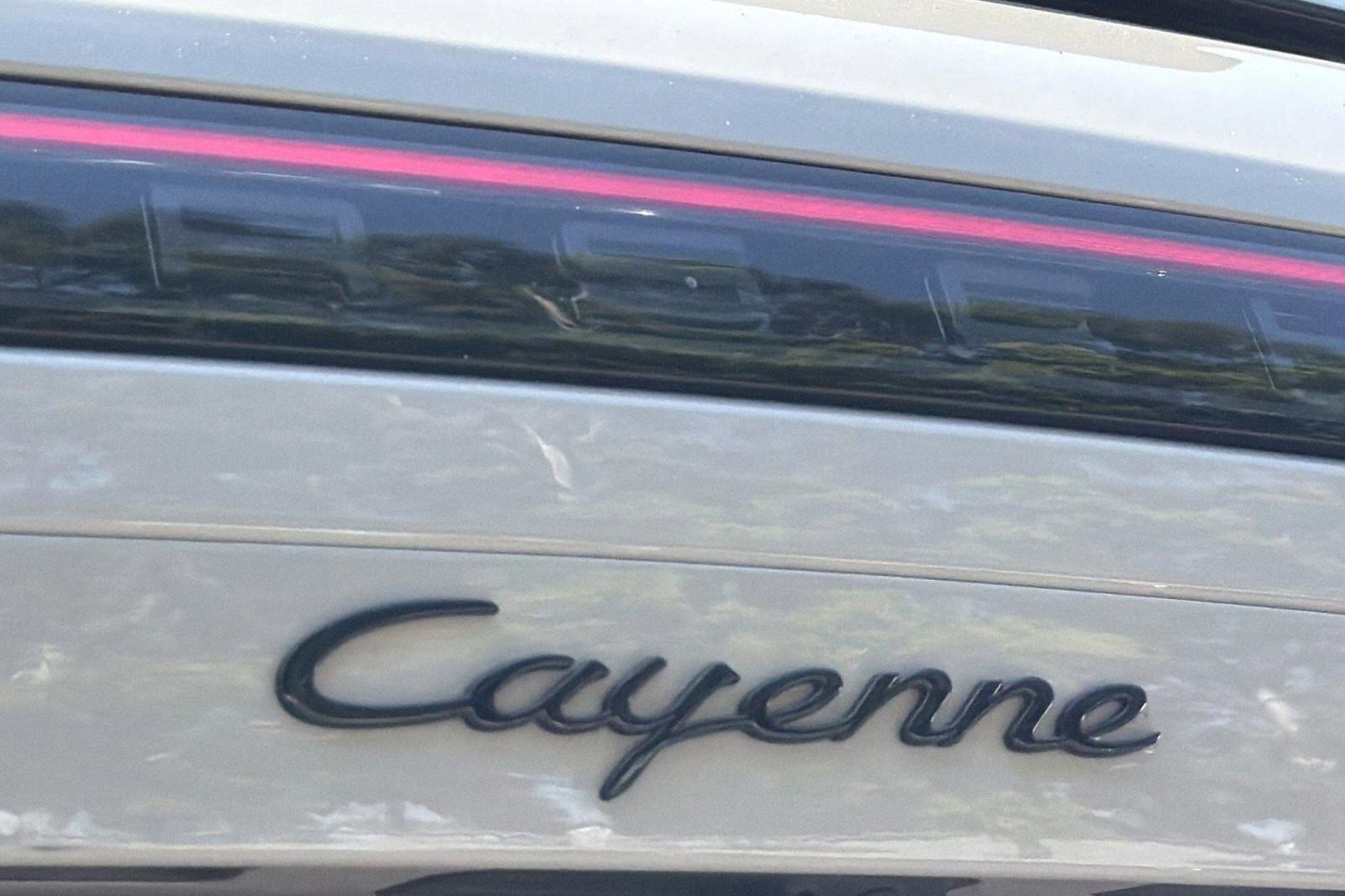 Used 2023 Porsche Cayenne Platinum Edition image 25