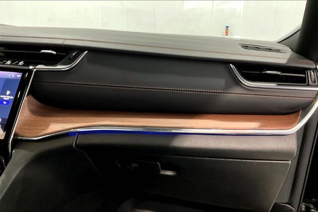 Used 2023 Jeep Grand Cherokee Summit w/ Luxury Tech Group V image 28