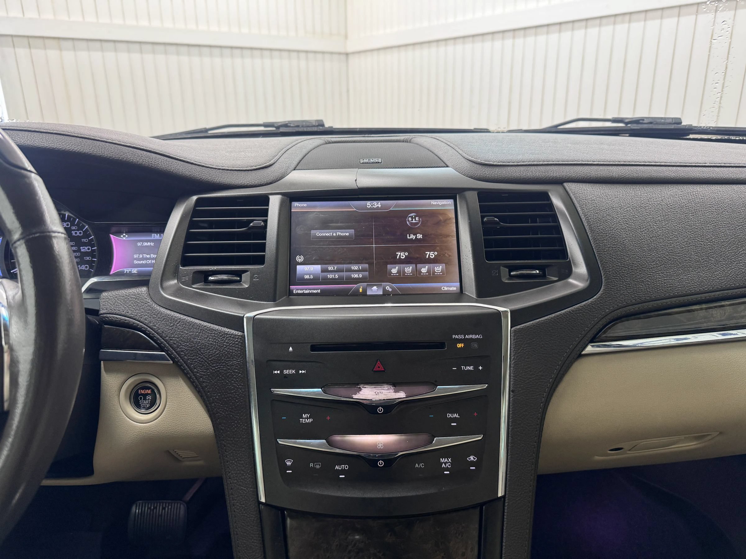Used 2014 Lincoln MKS w/ Equipment Group 101A FWD image 18