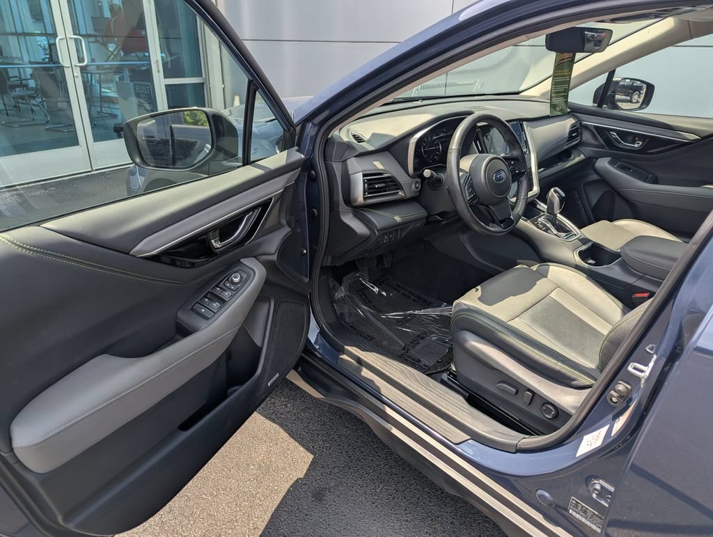 Used 2025 Subaru Outback Onyx Edition AWD/4WD image 9