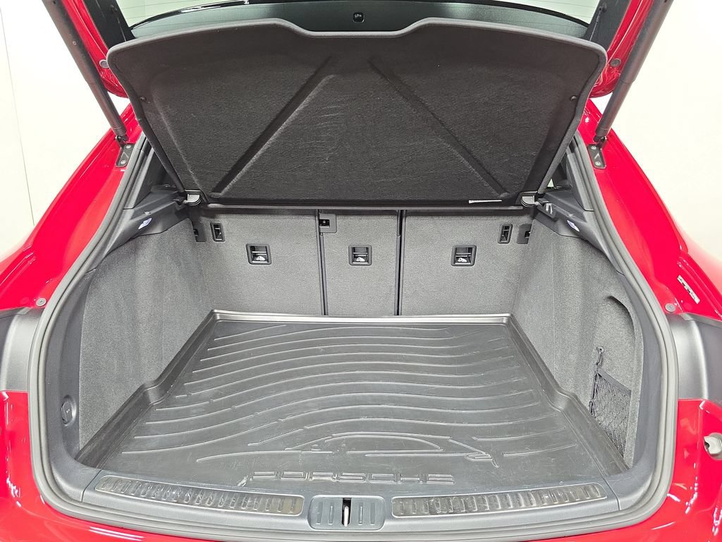 Certified 2026 Porsche Macan AWD/4WD image 25