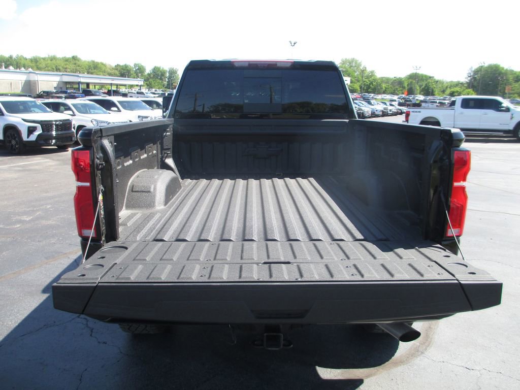 Used 2026 Chevrolet Silverado 2500 ZR2 w/ LPO, Dark Essentials Package AWD/4WD image 8